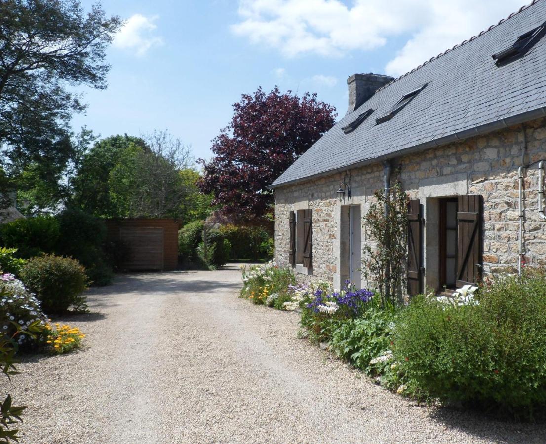 Sue'S Cottages Pleuven Eksteriør bilde