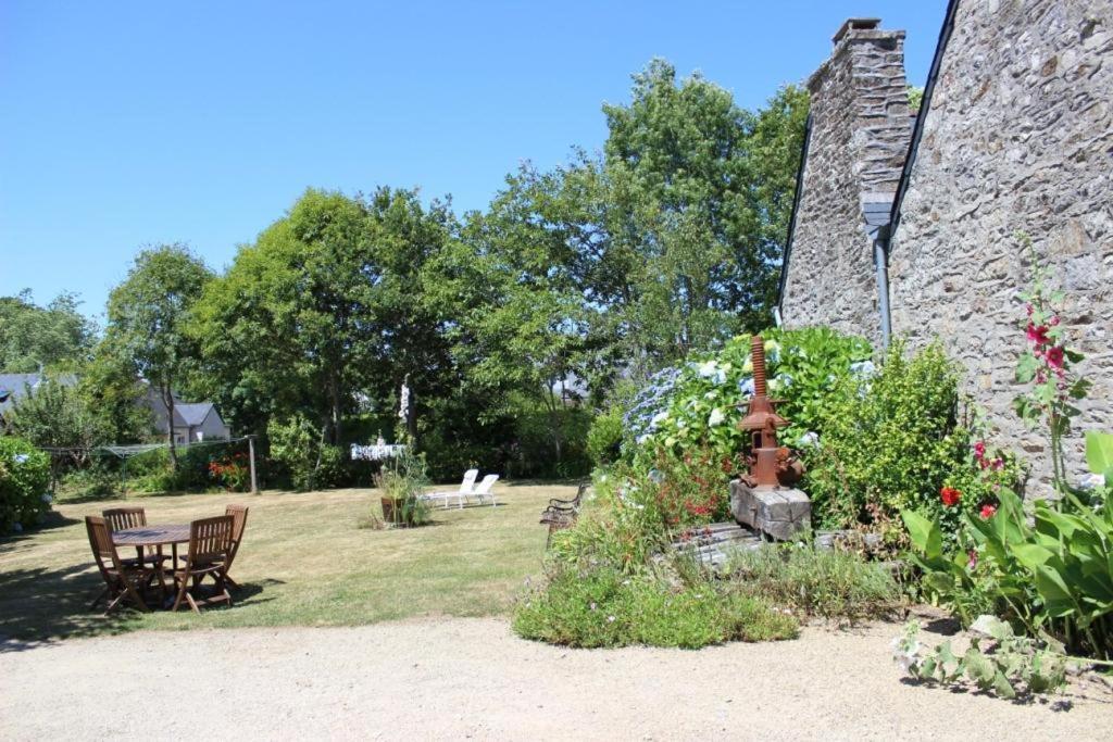Sue'S Cottages Pleuven Eksteriør bilde